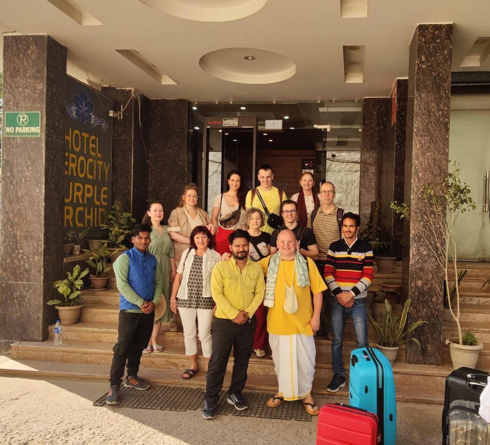 Hotel Aerocity Purple Orchid New Delhi Exterior foto