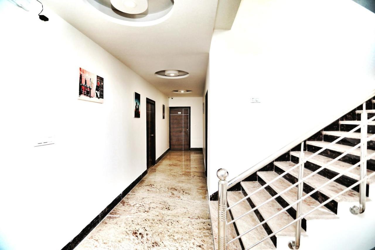 Hotel Aerocity Purple Orchid New Delhi Exterior foto
