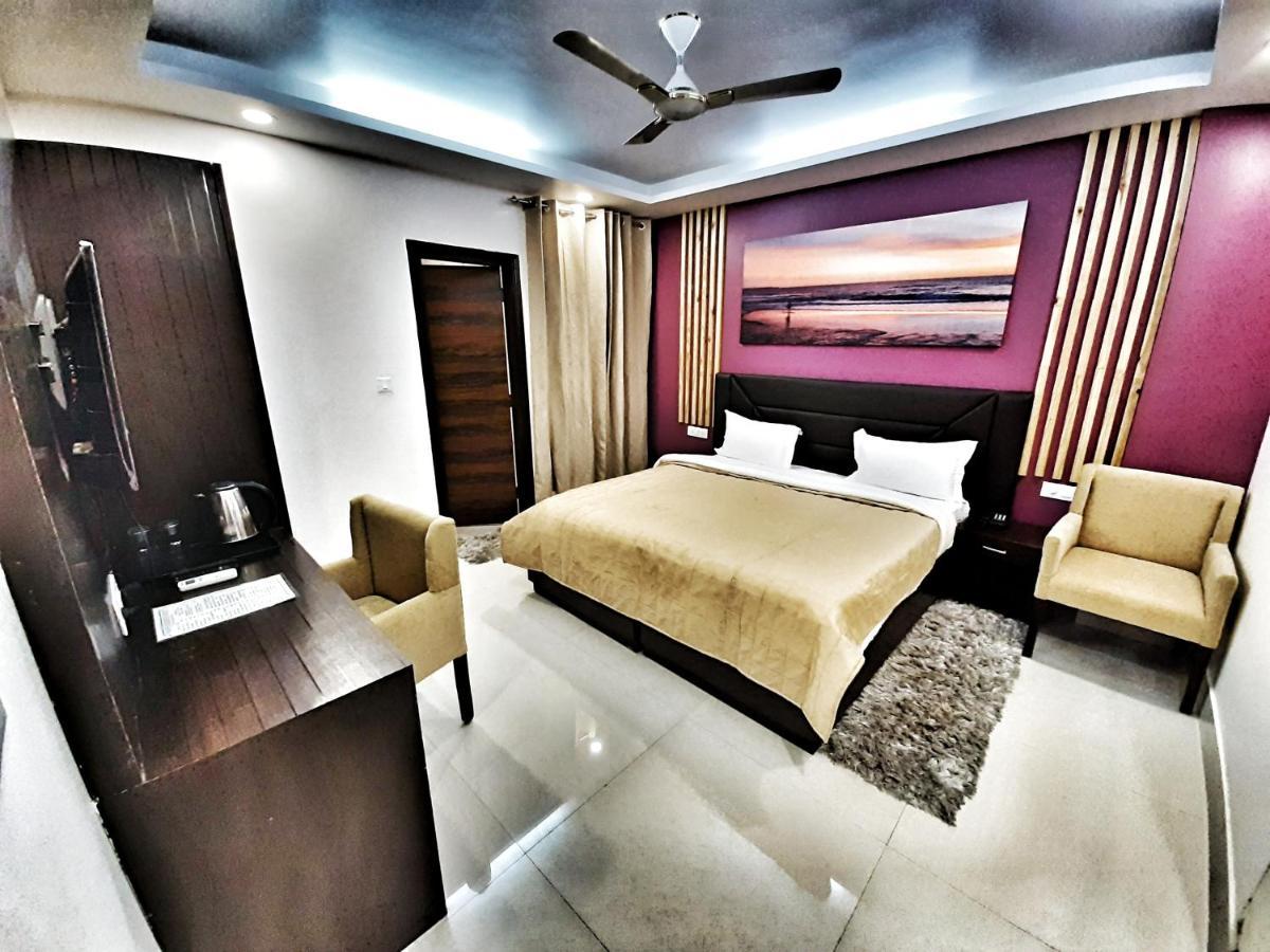 Hotel Aerocity Purple Orchid New Delhi Exterior foto