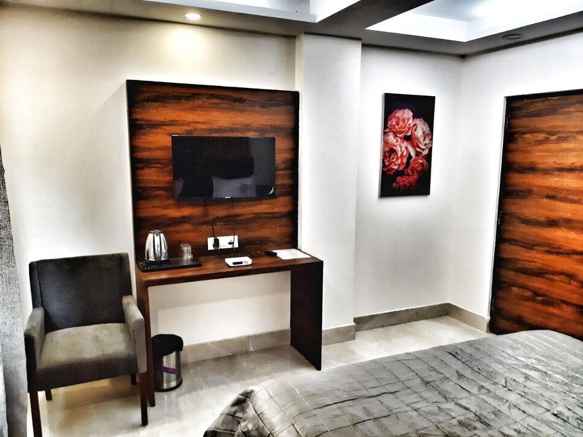 Hotel Aerocity Purple Orchid New Delhi Exterior foto